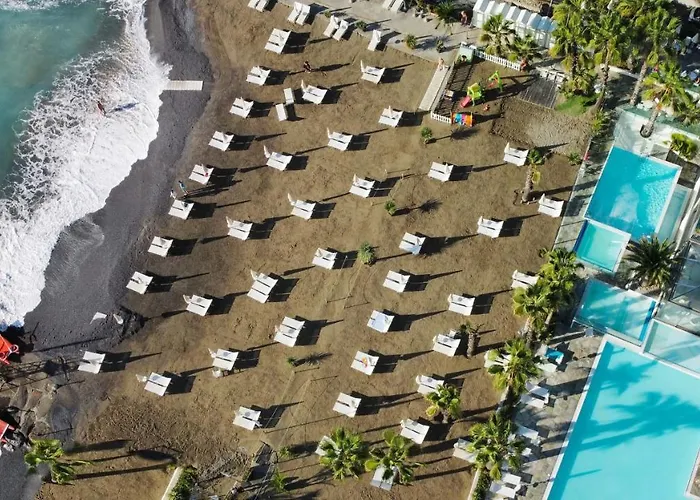 卡拉维尔海水按摩&健康酒店 4* 迪亚诺马里纳