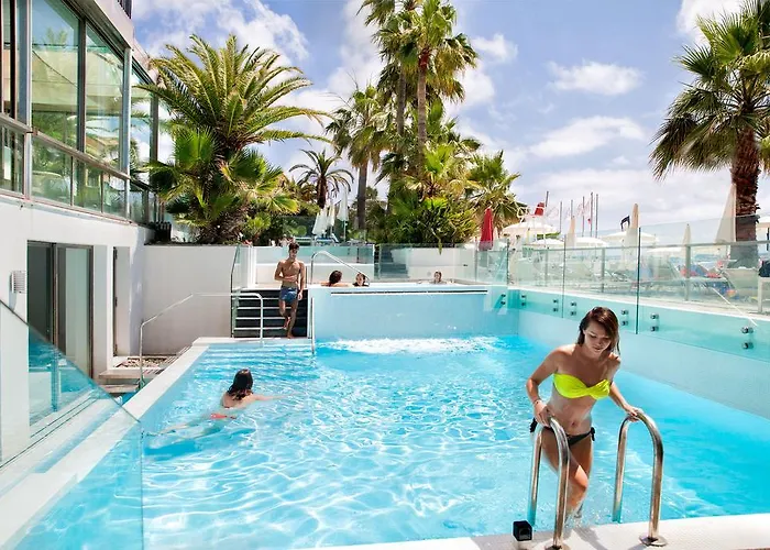 酒店 卡拉维尔海水按摩&健康酒店 4*