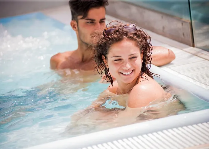 卡拉维尔海水按摩&健康酒店 酒店 4*