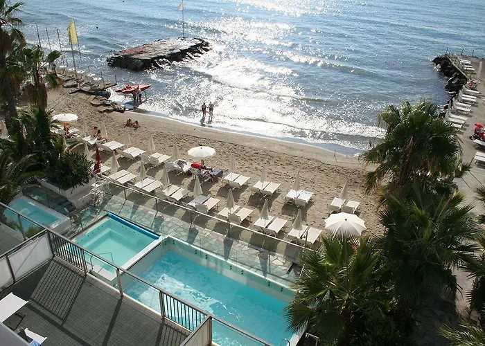 卡拉维尔海水按摩&健康酒店 酒店