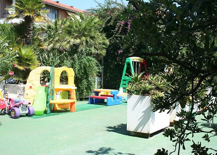 卡拉维尔海水按摩&健康酒店 迪亚诺马里纳