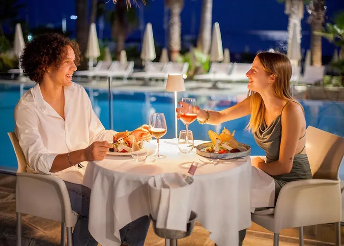 卡拉维尔海水按摩&健康酒店 4*