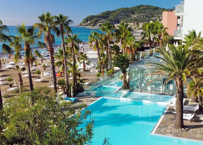 卡拉维尔海水按摩&健康酒店 酒店 迪亚诺马里纳