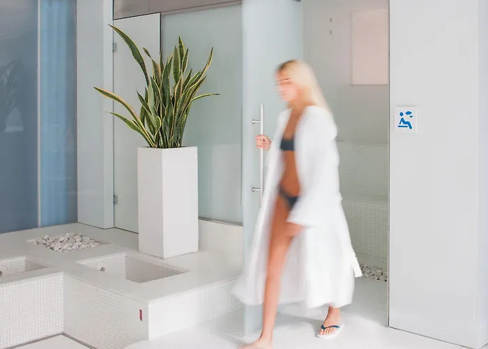 卡拉维尔海水按摩&健康酒店 酒店 迪亚诺马里纳