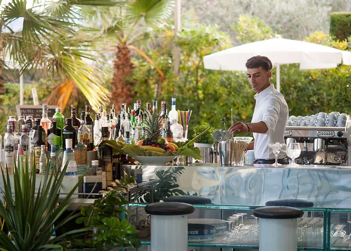 卡拉维尔海水按摩&健康酒店 4* 迪亚诺马里纳