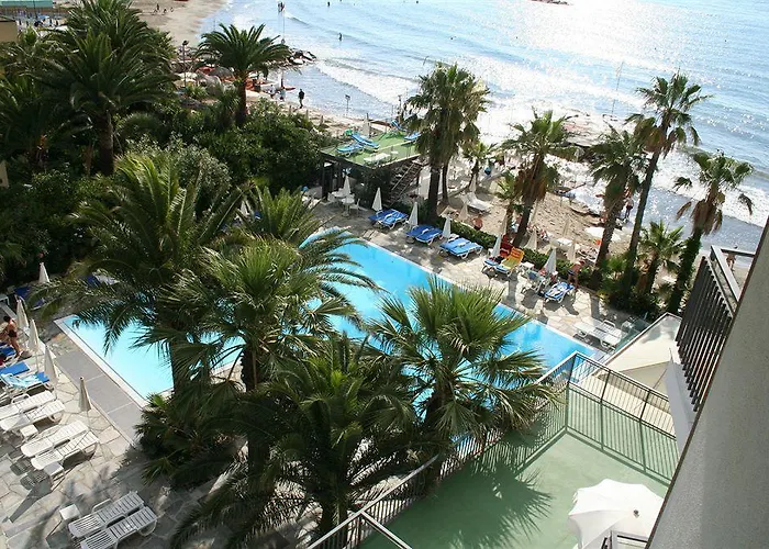 卡拉维尔海水按摩&健康酒店 4*