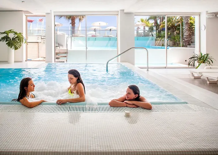 卡拉维尔海水按摩&健康酒店 酒店