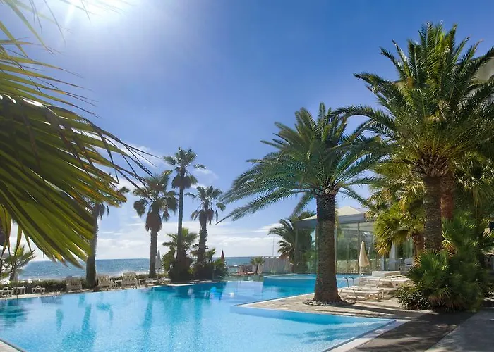 卡拉维尔海水按摩&健康酒店 4* 迪亚诺马里纳