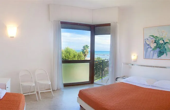 卡拉维尔海水按摩&健康酒店 4*