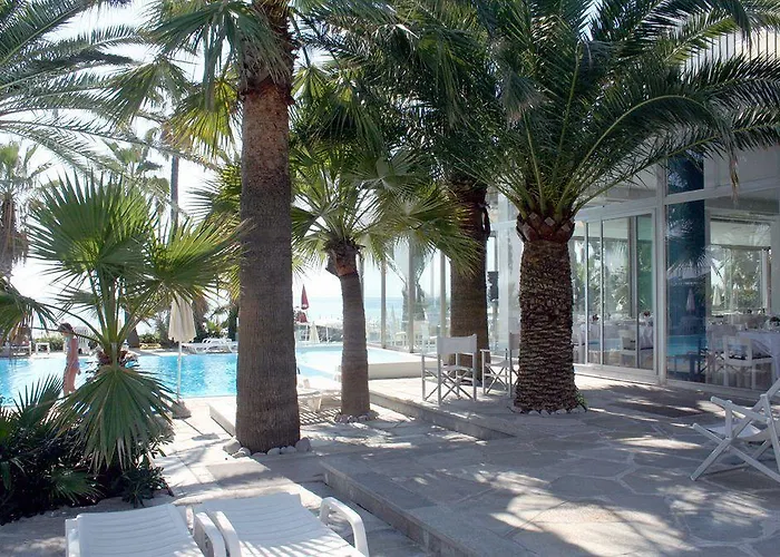 卡拉维尔海水按摩&健康酒店 4*