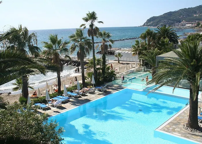 酒店 卡拉维尔海水按摩&健康酒店 4*