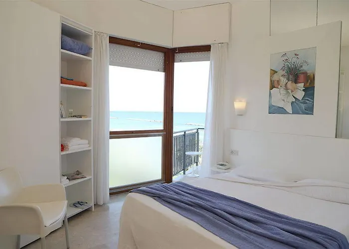 卡拉维尔海水按摩&健康酒店 4*