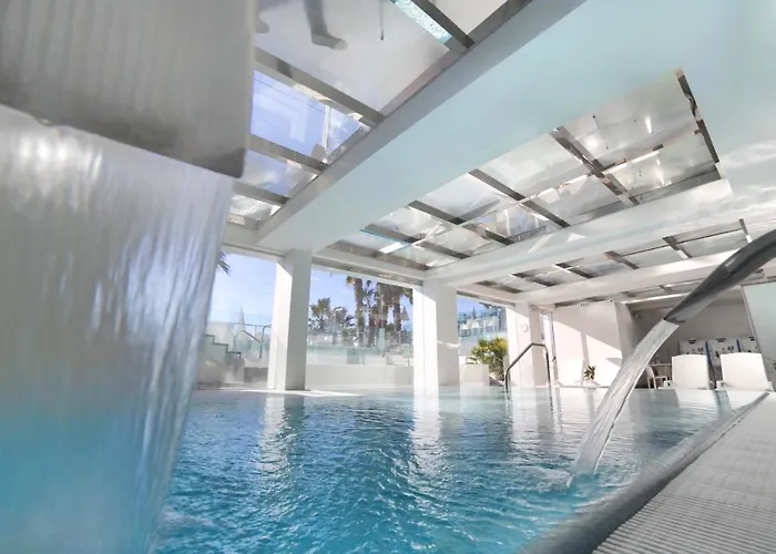 卡拉维尔海水按摩&健康酒店 4* 迪亚诺马里纳