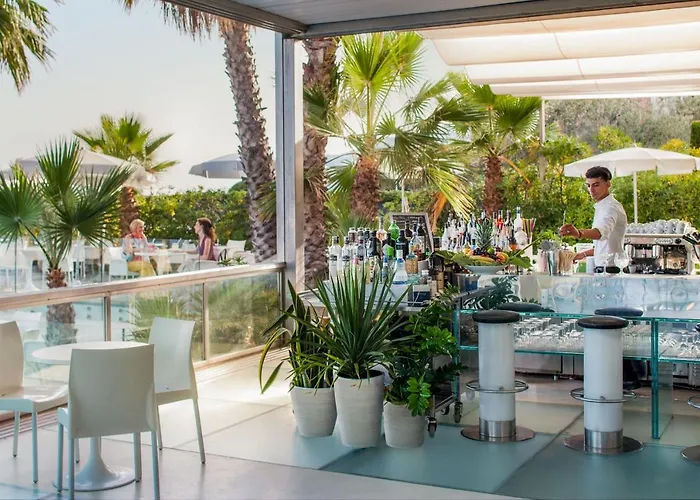 卡拉维尔海水按摩&健康酒店 4*