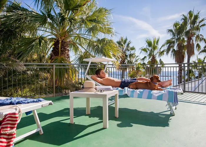 卡拉维尔海水按摩&健康酒店 酒店