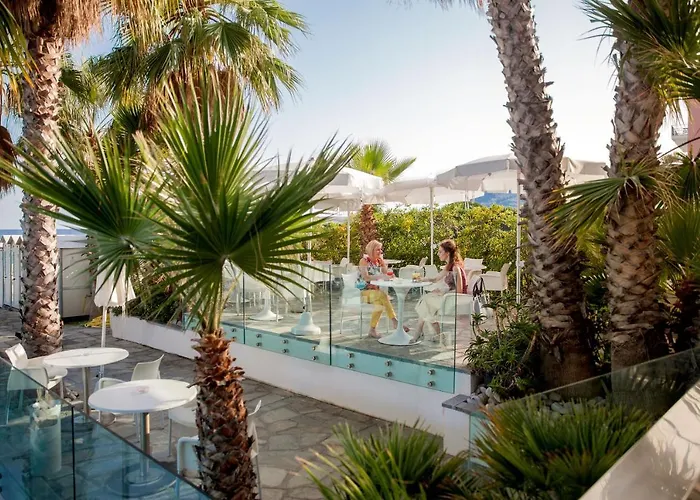 酒店 卡拉维尔海水按摩&健康酒店 迪亚诺马里纳