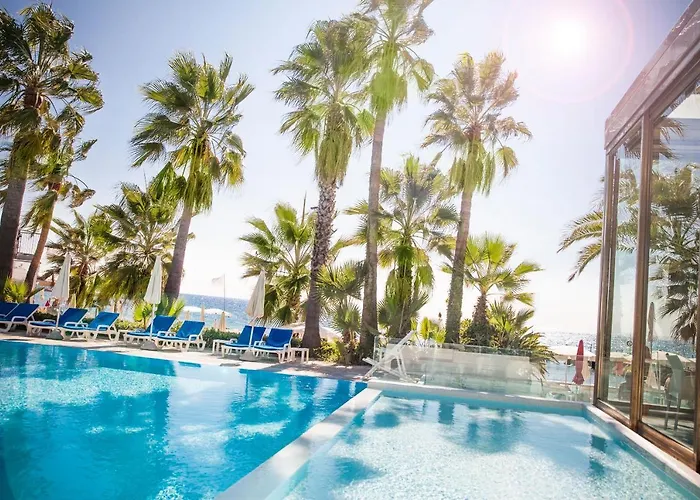 卡拉维尔海水按摩&健康酒店 酒店