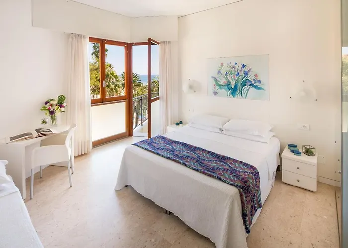 卡拉维尔海水按摩&健康酒店 酒店 迪亚诺马里纳