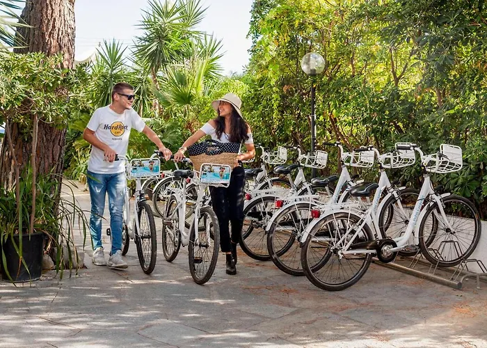 卡拉维尔海水按摩&健康酒店 4* 迪亚诺马里纳